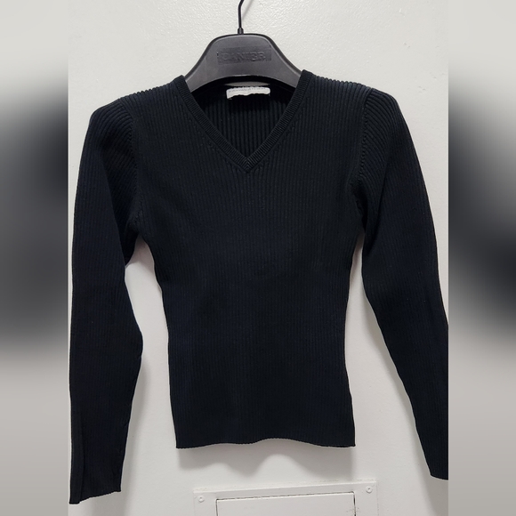 3/$15 Bundle: FAIRWEATHER top long sleeves. Navy Blue color, Small. - Picture 1 of 2